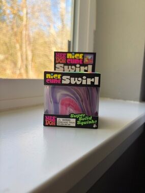 Nice Cube Swirl Super Solid Squish - Purple & Pink